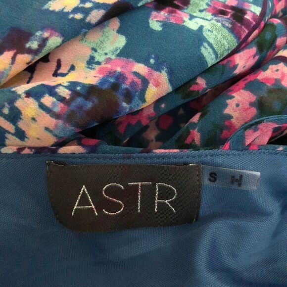 ASTR Handkerchief Hem Blue Floral Midi Dress - Size S - Picture 4 of 4